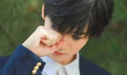 张真源现场吃瓜,趣味横生瞬间引网友热议