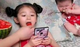 给女儿吃瓜,女儿的快乐瓜时光