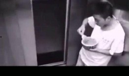 情侣争吵吃瓜,吃瓜群众围观揭秘甜蜜背后的矛盾