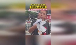男子路边吃瓜视频,男子路边大快朵颐，瓜果飘香引路人侧目