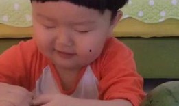 可爱小孩吃瓜视频,童真趣味满满