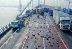 吃瓜鲁桥,揭秘网红桥背后的美食传奇