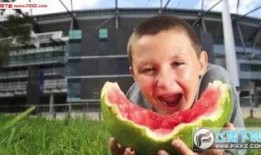男孩吃瓜图片,男孩夏日吃瓜图鉴