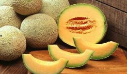 女生请我吃哈密瓜,女生请我品尝哈密瓜的美好时光