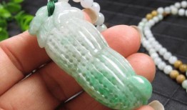 卖首饰女吃瓜,揭秘珠宝界幕后风云