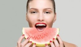 美少女吃瓜神器,轻松解锁美食新境界