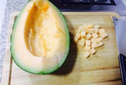 枇杷可不可以和哈密瓜吃,食用搭配的适宜性探讨