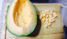 枇杷可不可以和哈密瓜吃,食用搭配的适宜性探讨