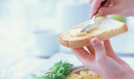 上班吃饼同事吃瓜,饼香瓜甜，同事间的温馨日常