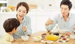 卖娃还不忘吃瓜,揭秘网络红人的双面人生