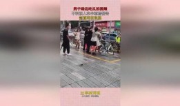 男子路边吃瓜视频,男子路边大快朵颐，瓜果飘香引路人侧目