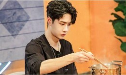 王一博吃瓜吃饼,揭秘明星日常趣味瞬间