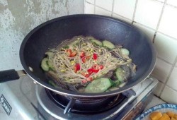 泥鳅可以和qq瓜一起吃